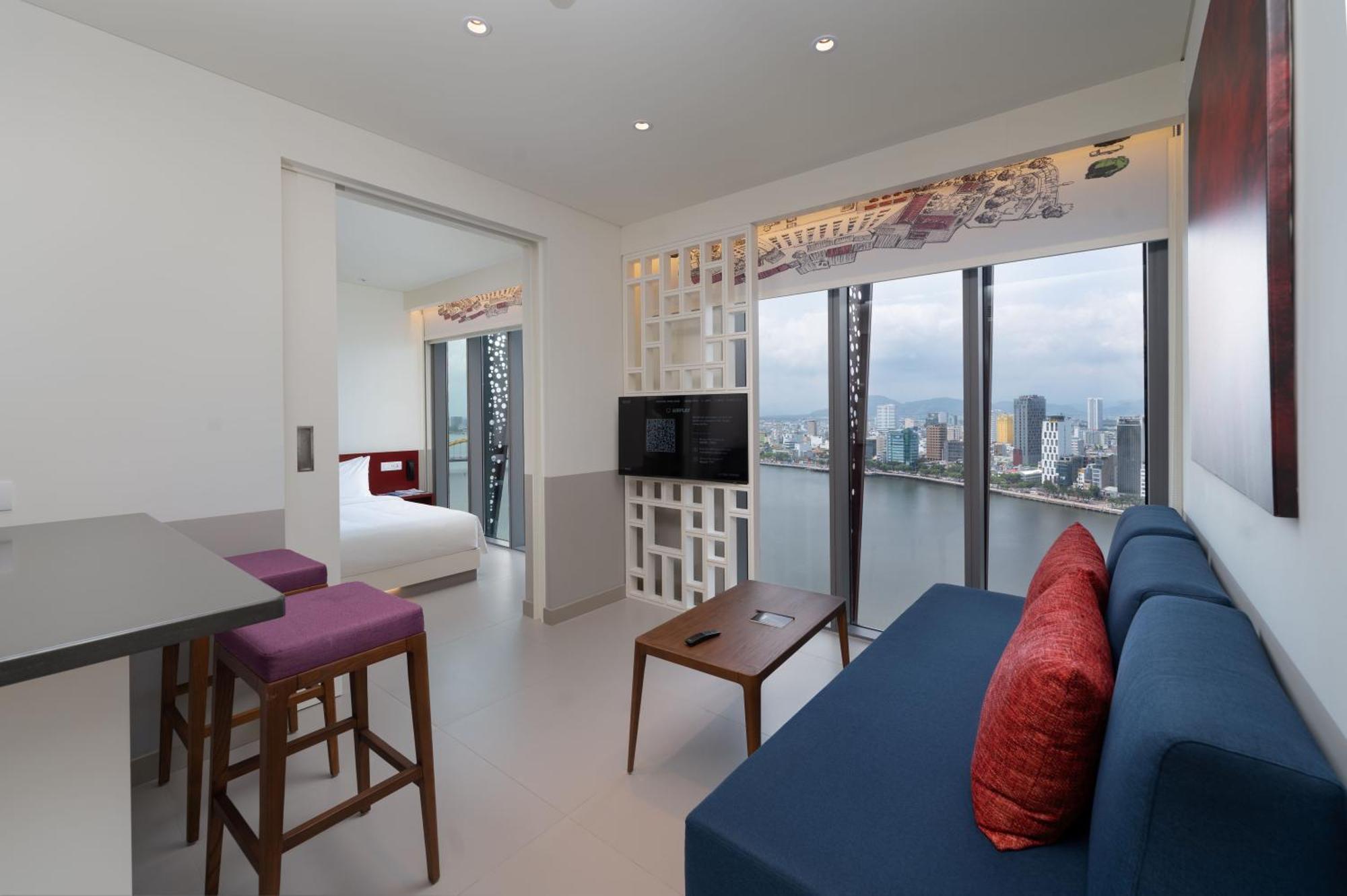 Wink Icon Hotel Danang Riverside - Luxury Suites - 24Hrs Stay & Rooftop Pool Bar Exterior photo