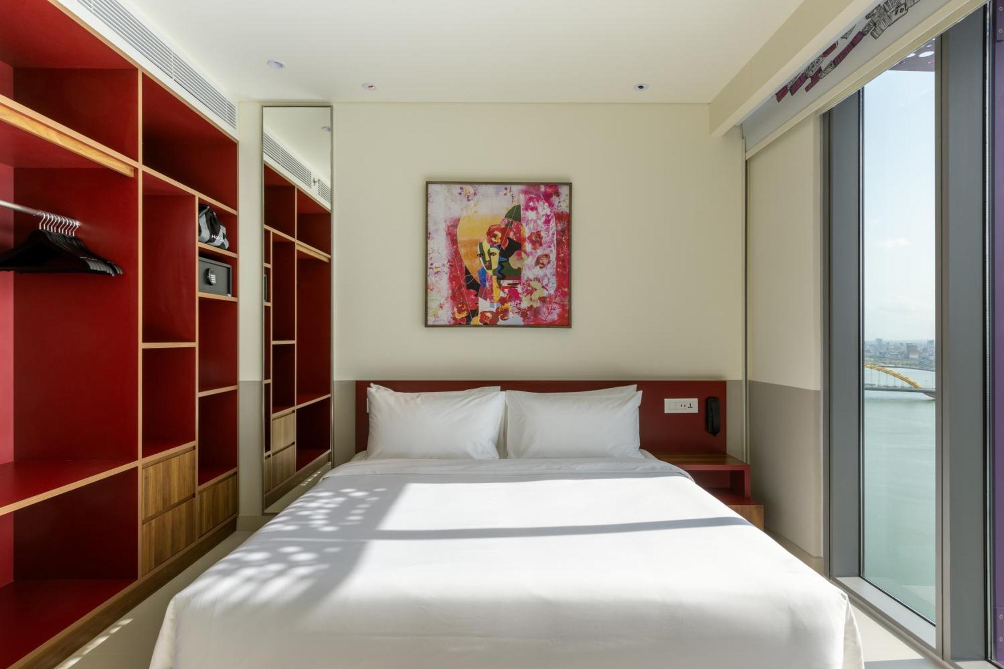 Wink Icon Hotel Danang Riverside - Luxury Suites - 24Hrs Stay & Rooftop Pool Bar Exterior photo