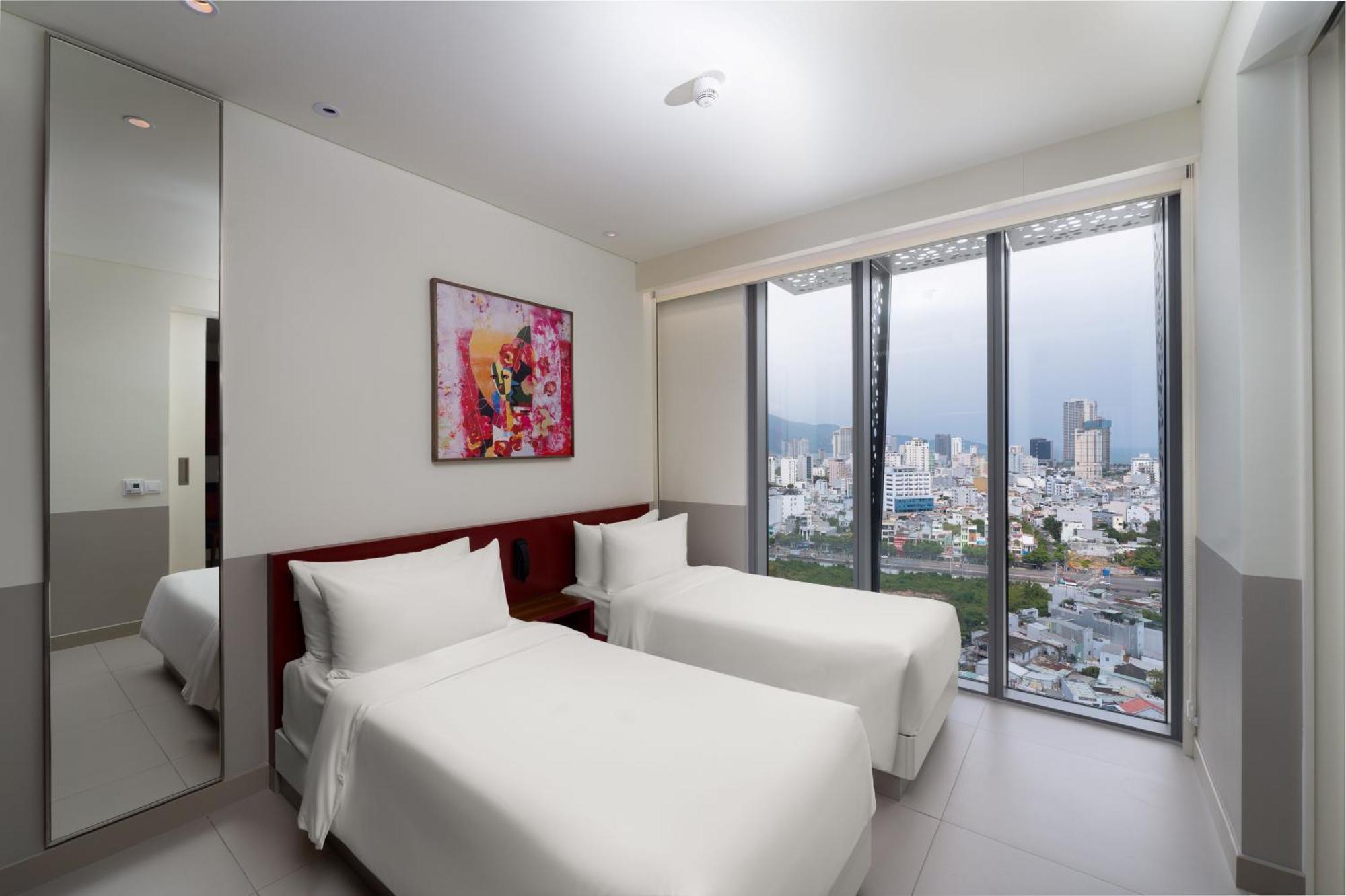 Wink Icon Hotel Danang Riverside - Luxury Suites - 24Hrs Stay & Rooftop Pool Bar Room photo